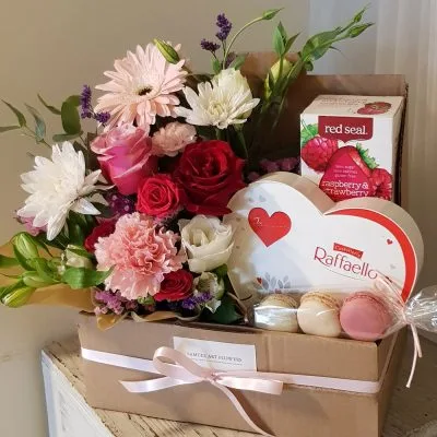 Sweet Flower Hamper