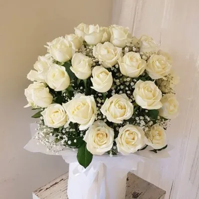Classic White Rose Hatbox