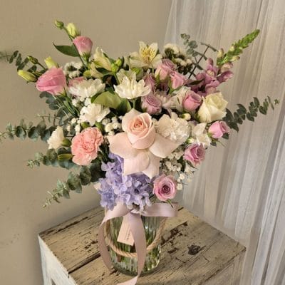 Harmony + a vase Pink