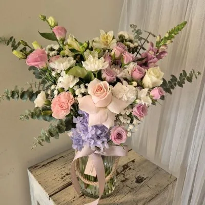 Harmony + a vase Pink